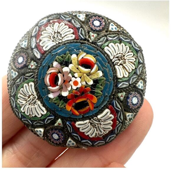 Vintage estate Italian micro mosaic floral brooch - Picture 3 of 7